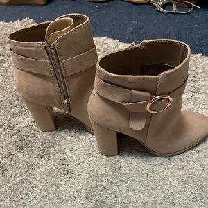 Lauren Conrad tan ankle boots size 7